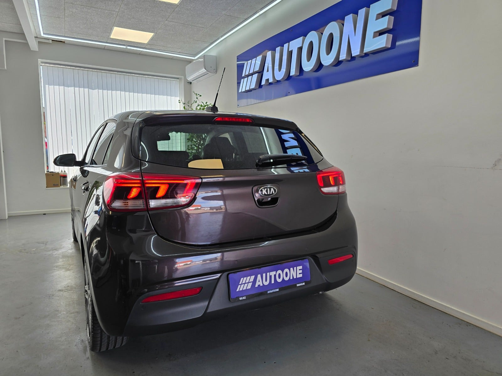 Brun Kia Rio fra 2017