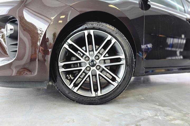 Brun Kia Rio fra 2017