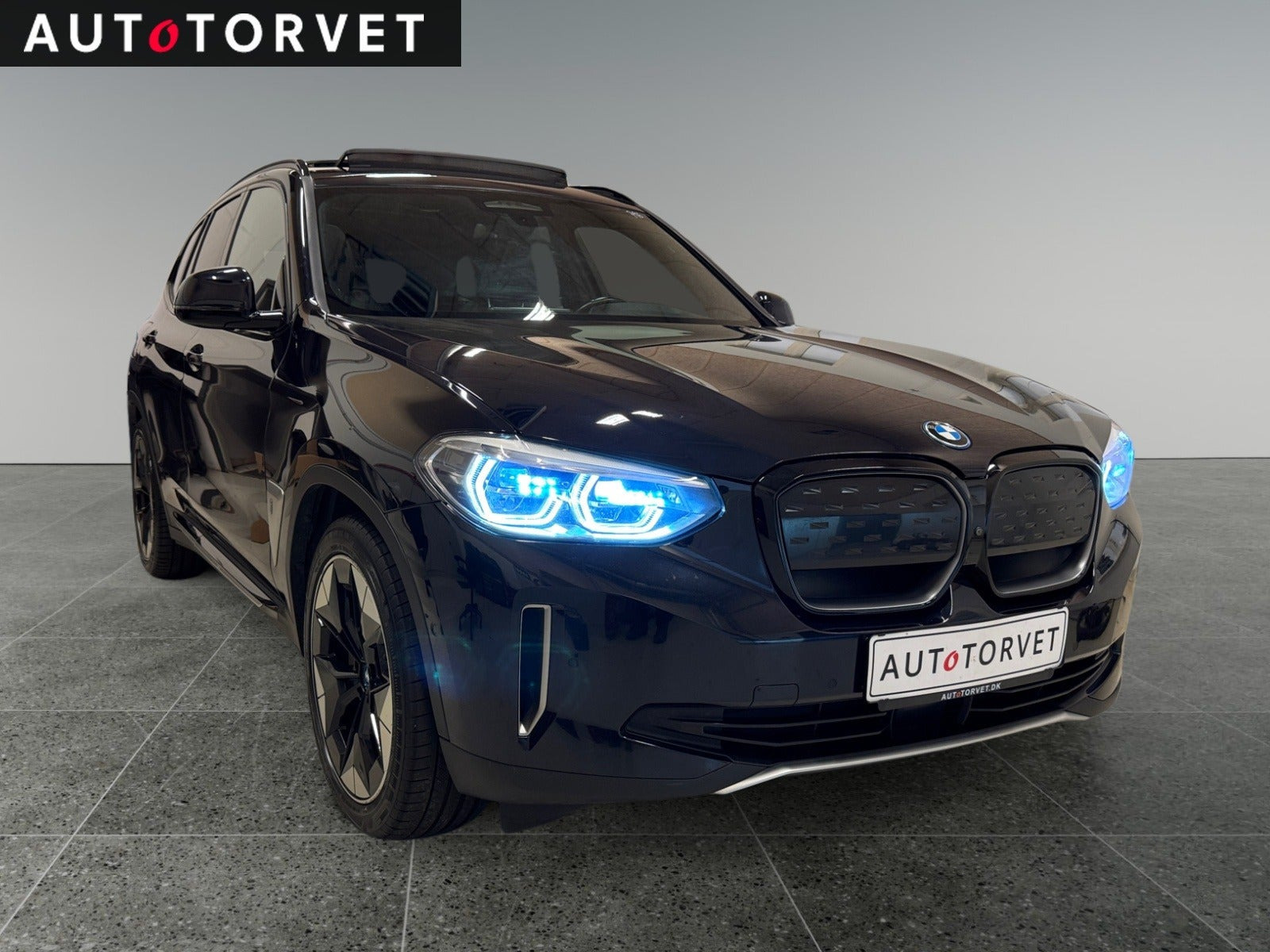 Blå BMW iX3 fra 2021