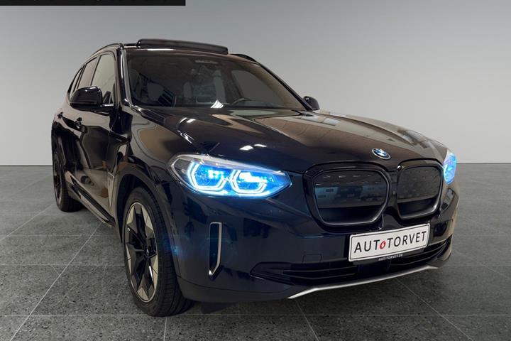 Blå BMW iX3 fra 2021