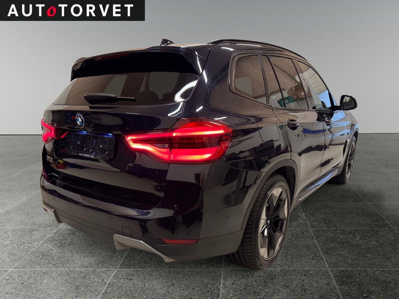 Blå BMW iX3 fra 2021