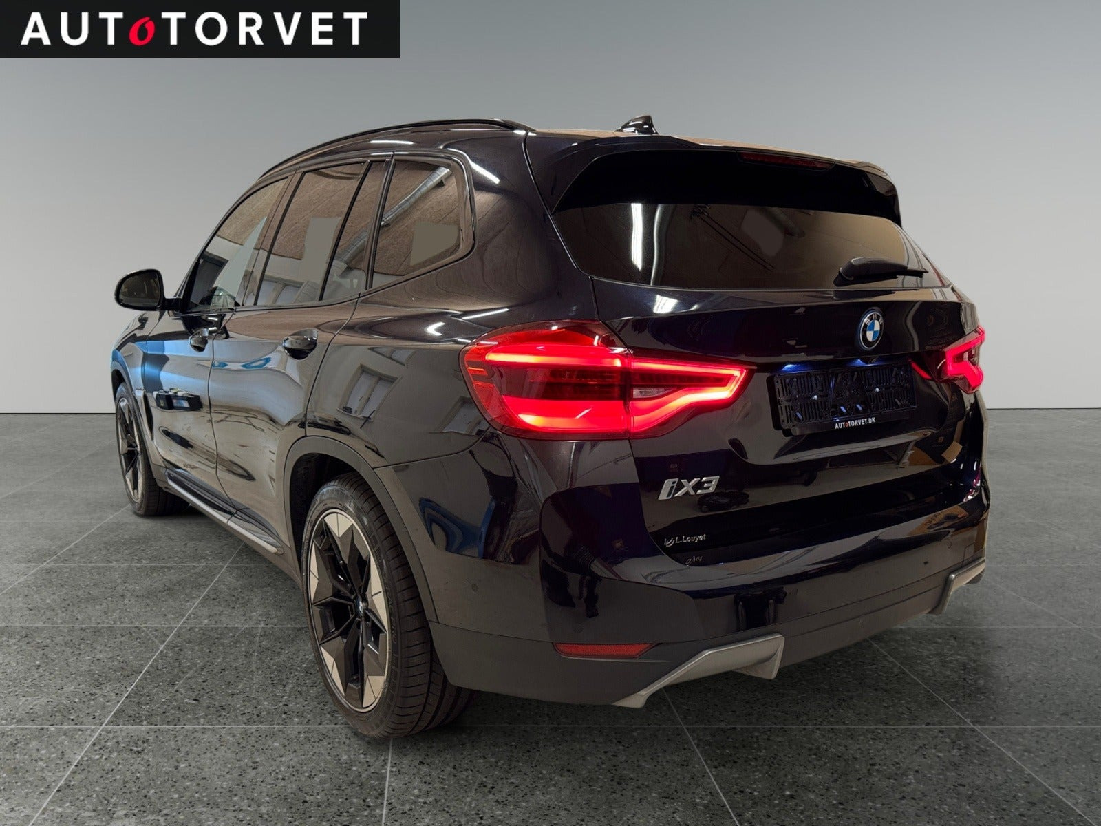 Blå BMW iX3 fra 2021