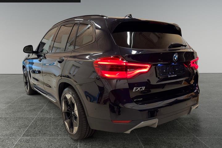Blå BMW iX3 fra 2021