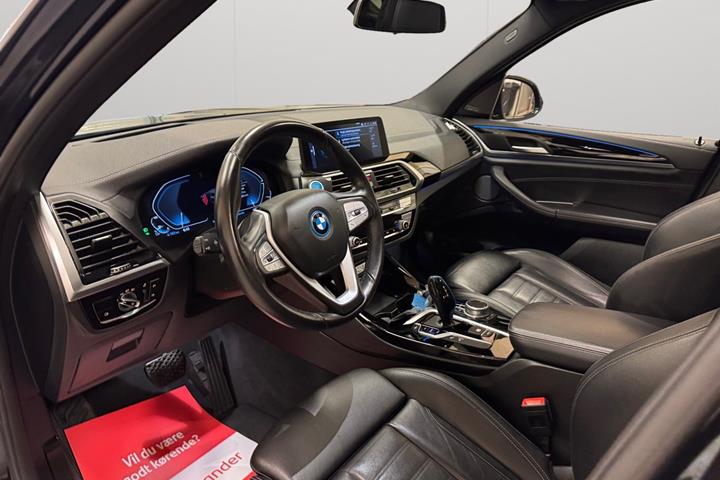 Blå BMW iX3 fra 2021