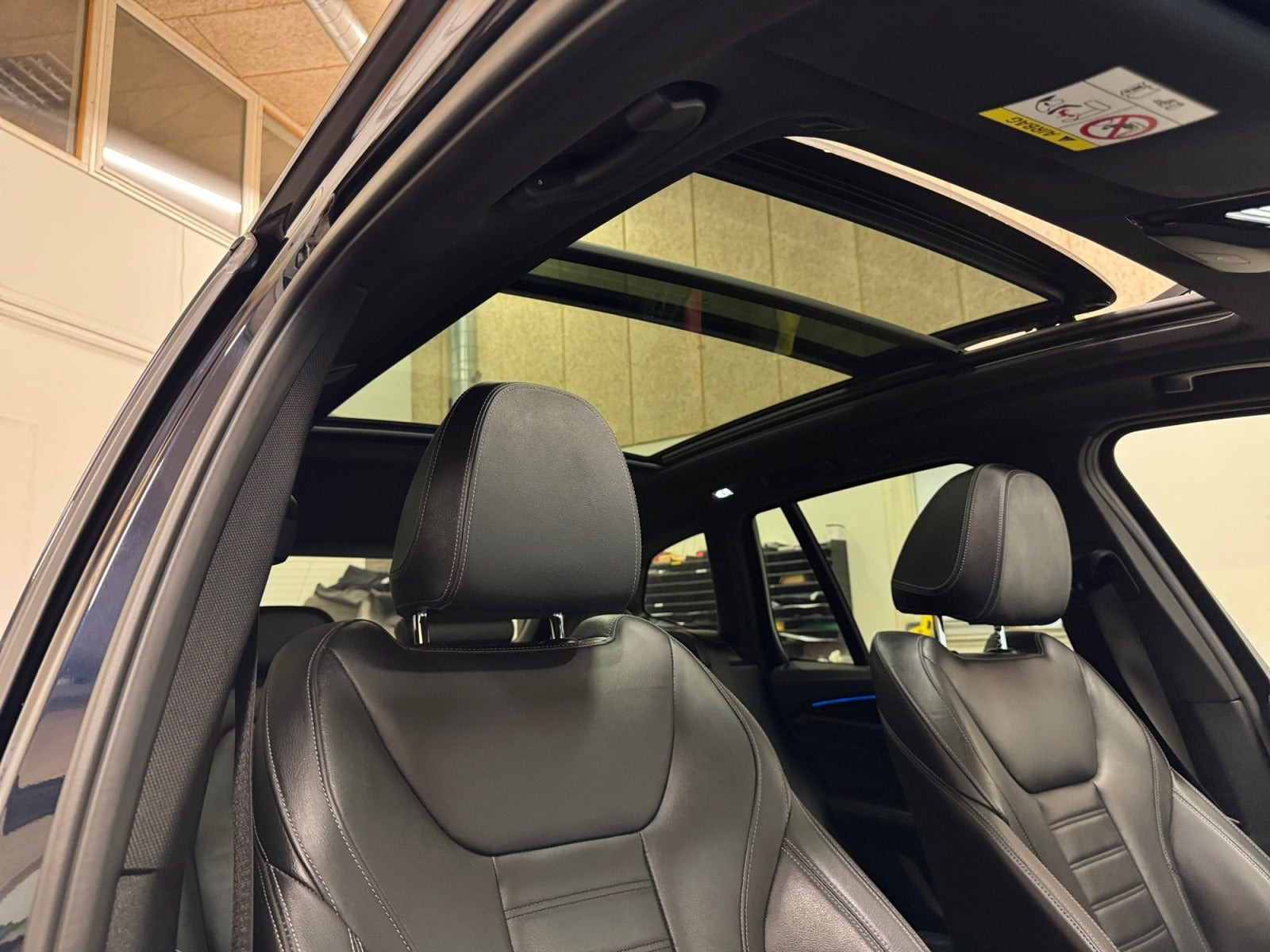 Blå BMW iX3 fra 2021