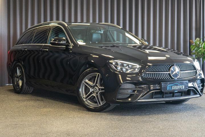 Sort Mercedes E300 de fra 2022
