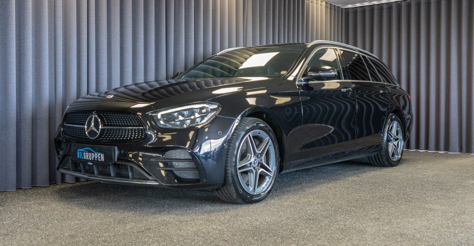 Sort Mercedes E300 de fra 2022