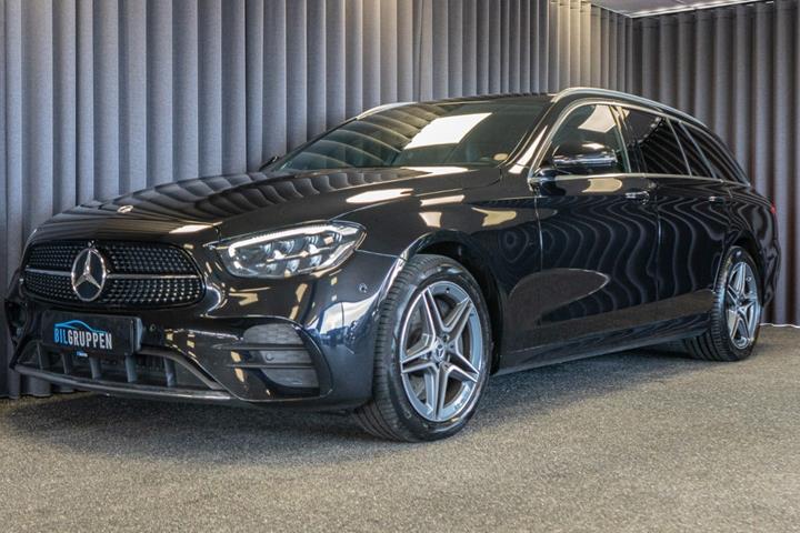 Sort Mercedes E300 de fra 2022