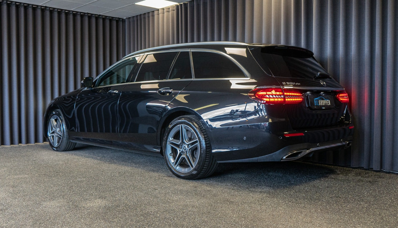 Sort Mercedes E300 de fra 2022