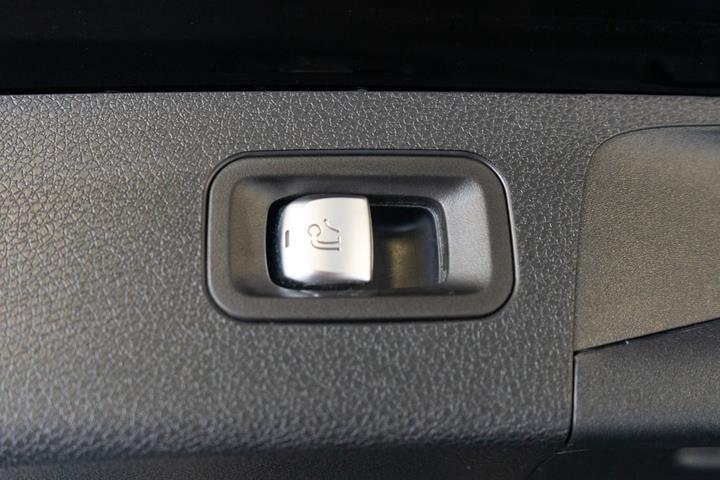 Sort Mercedes E300 de fra 2022