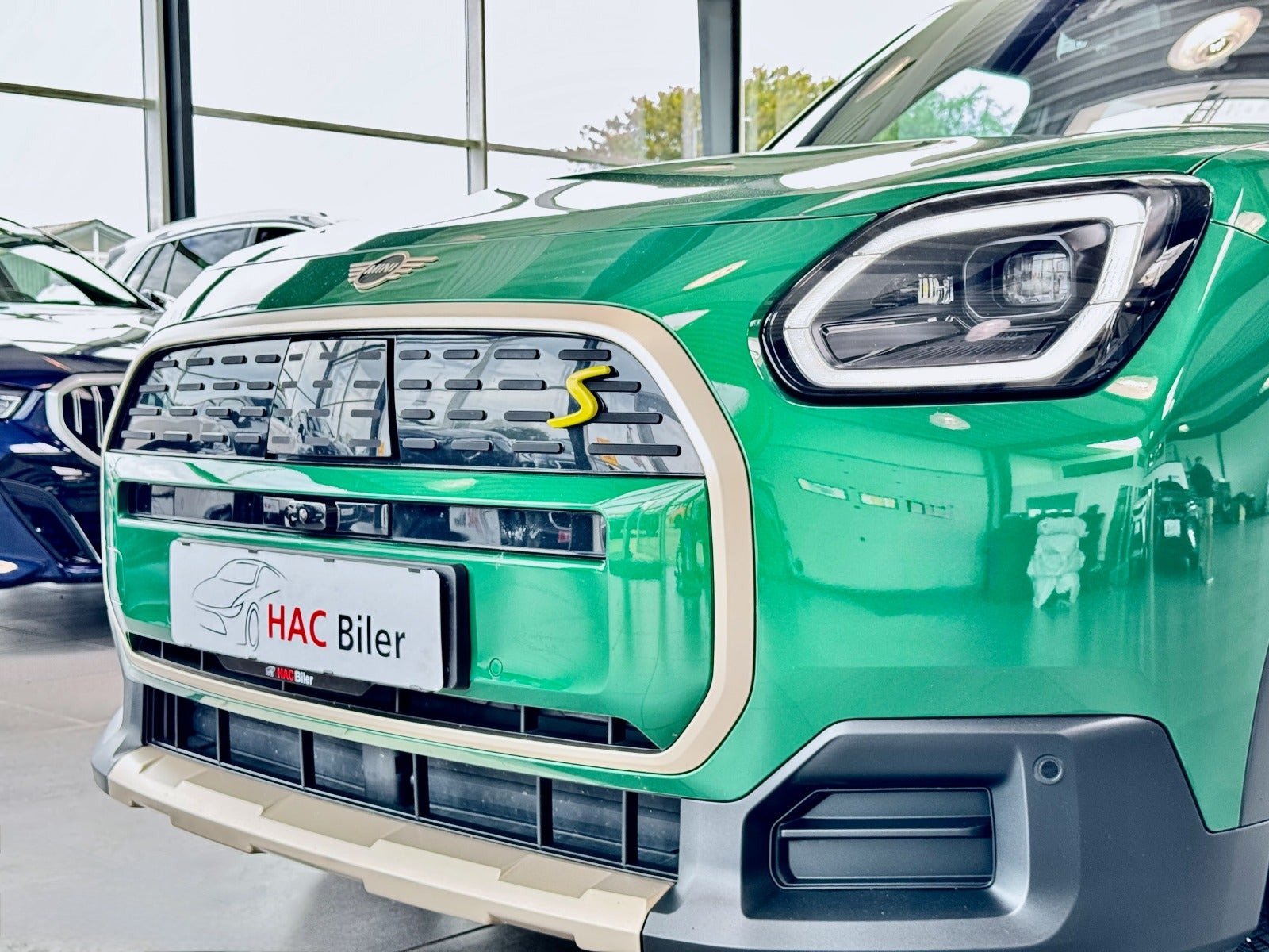 Grøn Mini Countryman SE fra 2024