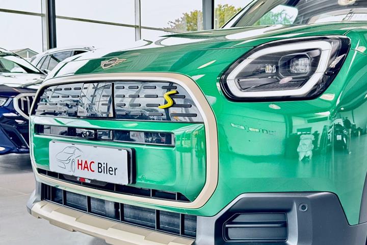 Grøn Mini Countryman SE fra 2024