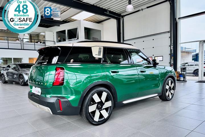 Grøn Mini Countryman SE fra 2024
