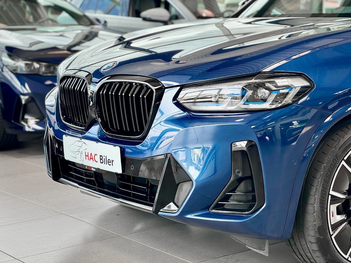 Blå BMW iX3 fra 2023