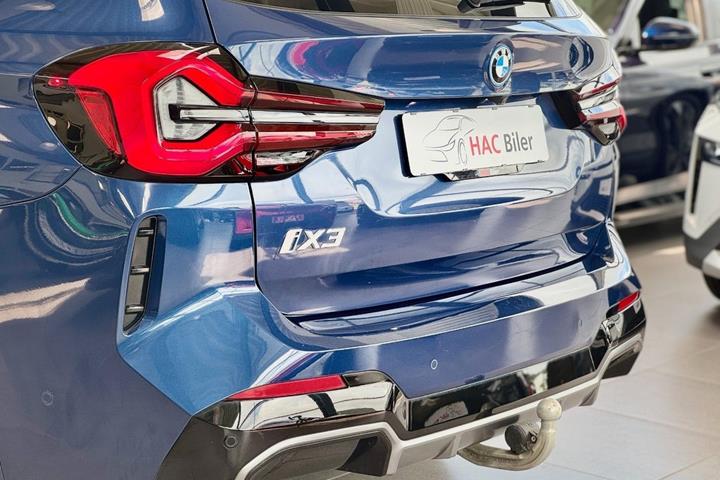 Blå BMW iX3 fra 2023