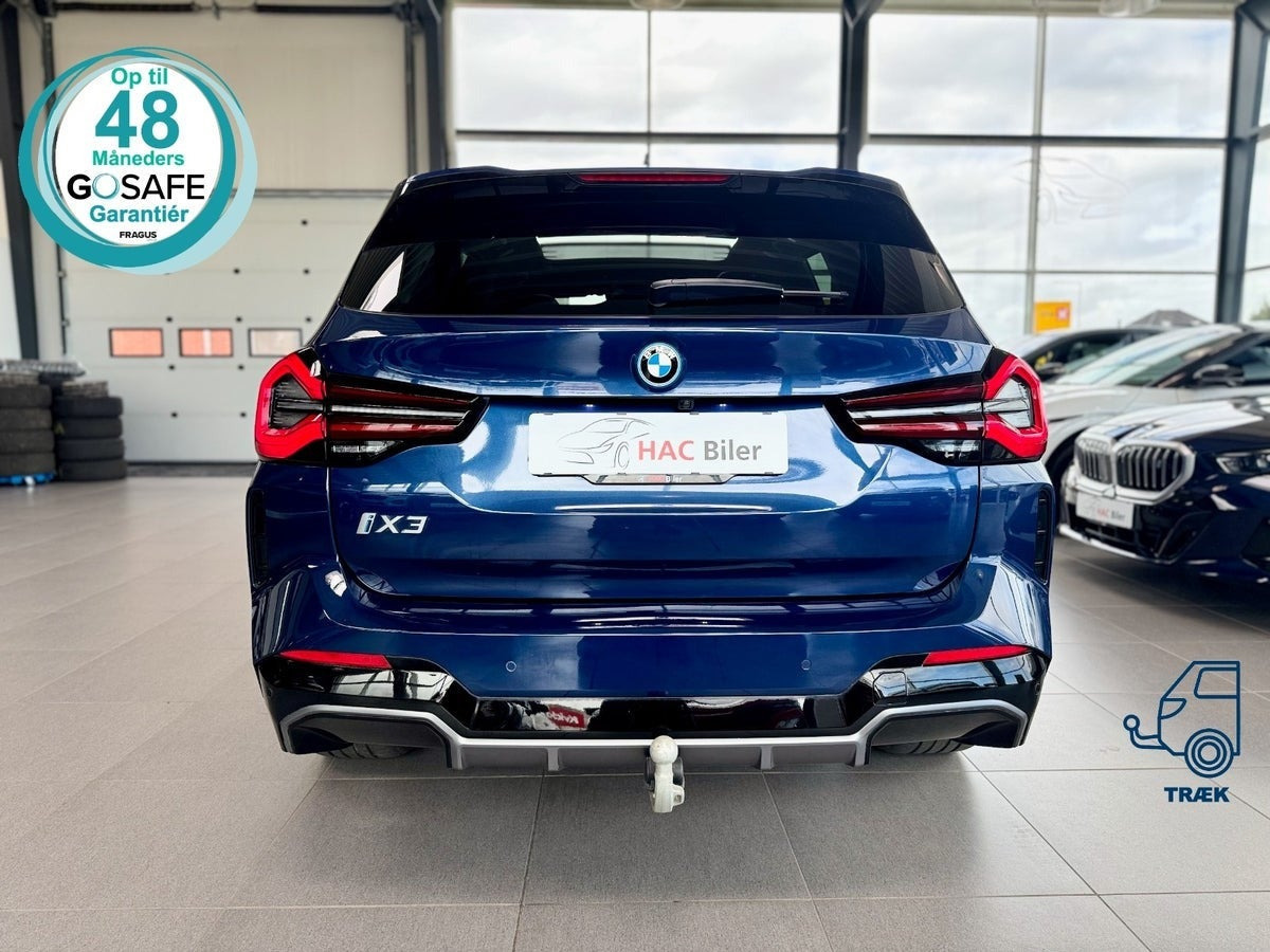 Blå BMW iX3 fra 2023