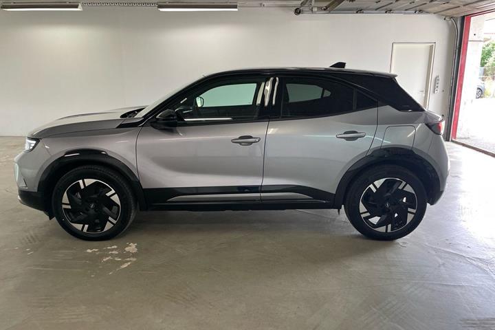 Sølv Opel Mokka-e fra 2024