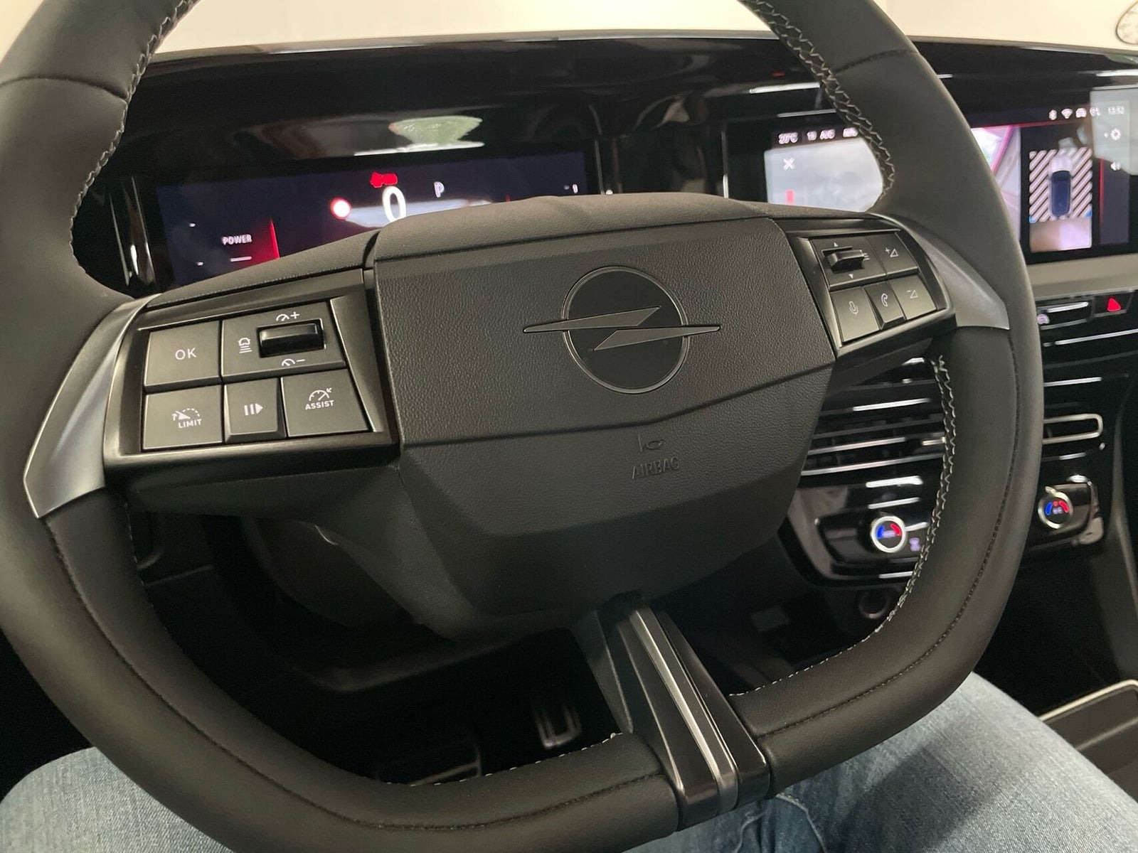 Sølv Opel Mokka-e fra 2024