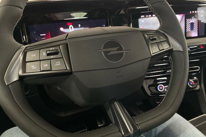 Sølv Opel Mokka-e fra 2024