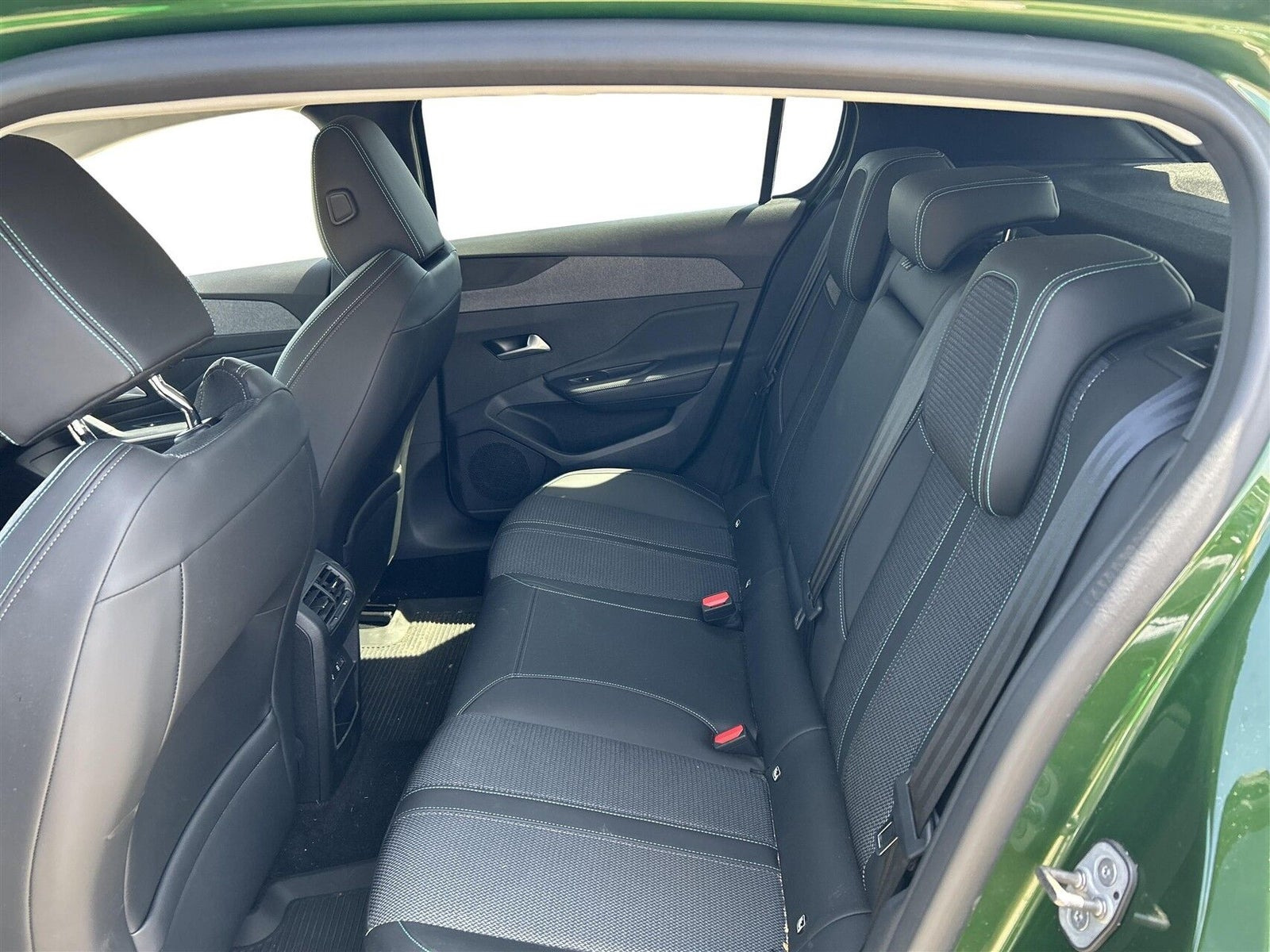 Grøn Peugeot 308 fra 2022