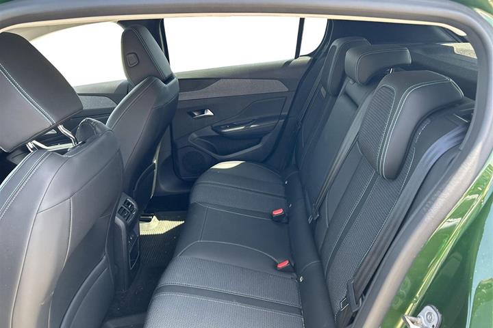 Grøn Peugeot 308 fra 2022