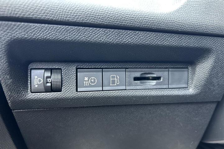 Grøn Peugeot 308 fra 2022