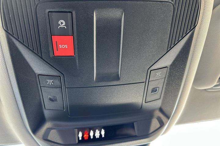 Grøn Peugeot 308 fra 2022