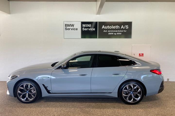 Grå BMW i4 fra 2022
