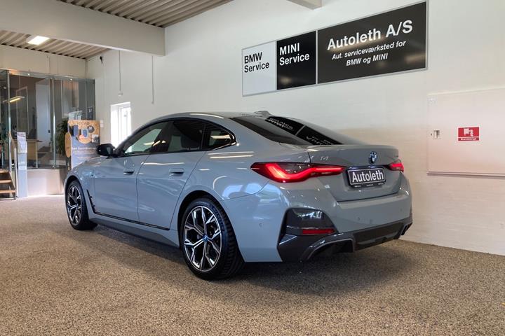 Grå BMW i4 fra 2022