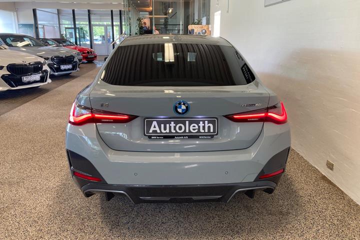 Grå BMW i4 fra 2022