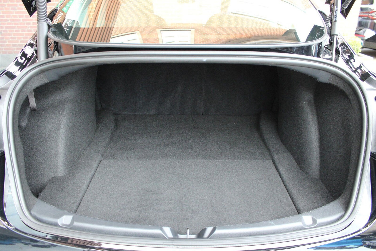 Sort Tesla Model 3 fra 2022