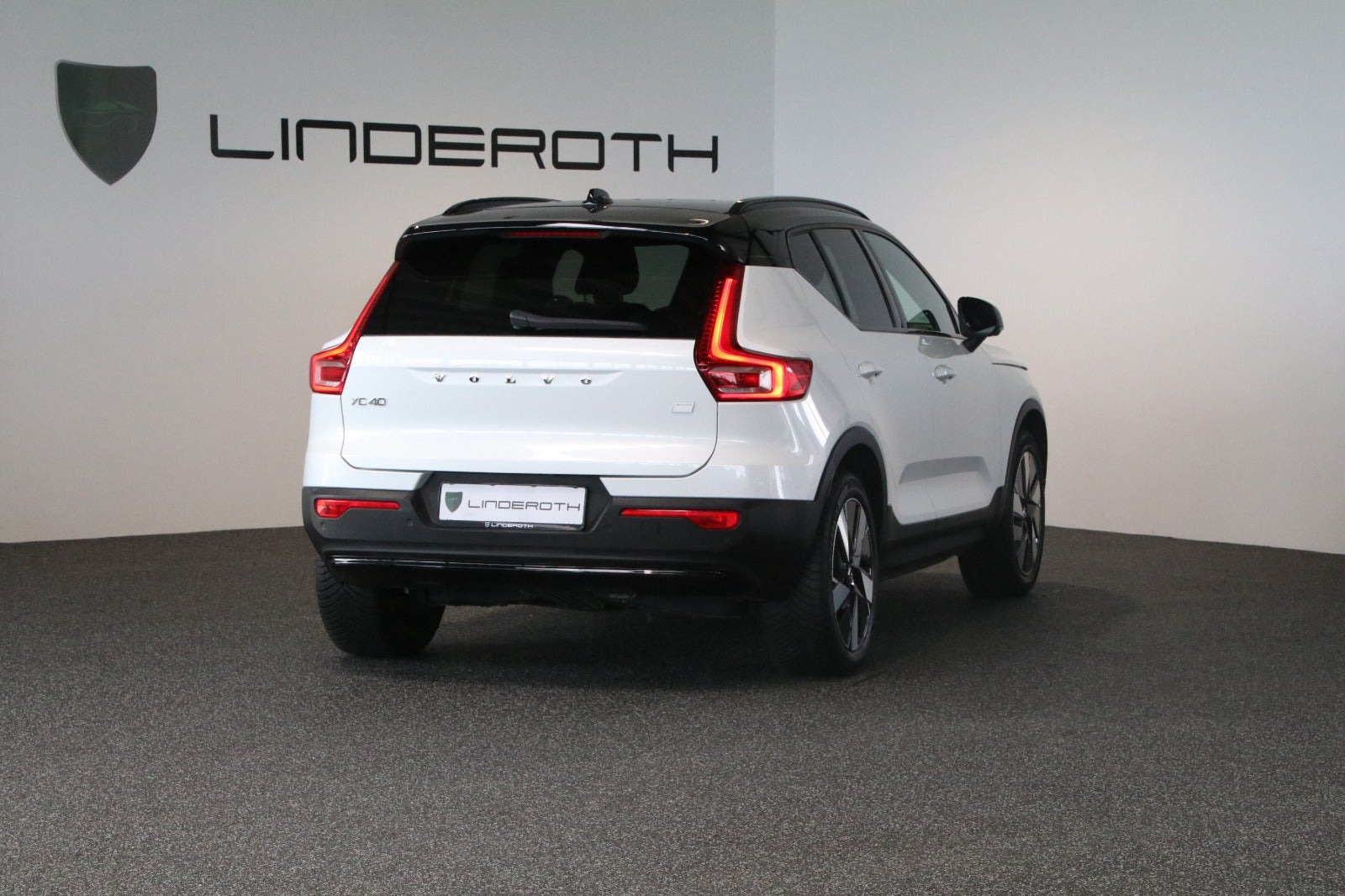 Hvid Volvo XC40 fra 2024