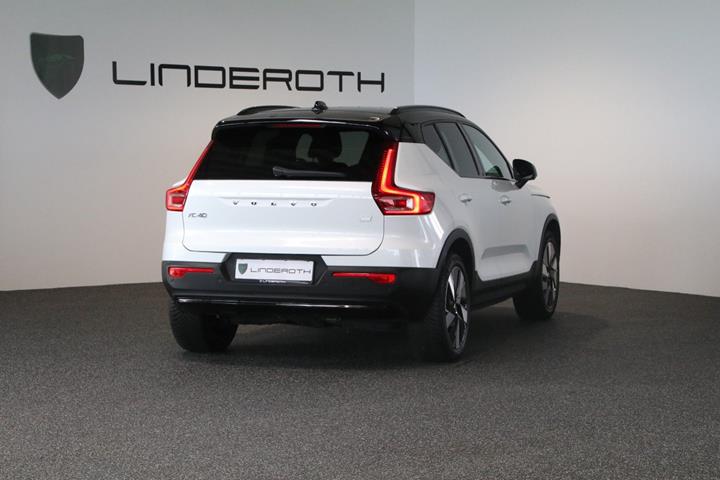 Hvid Volvo XC40 fra 2024