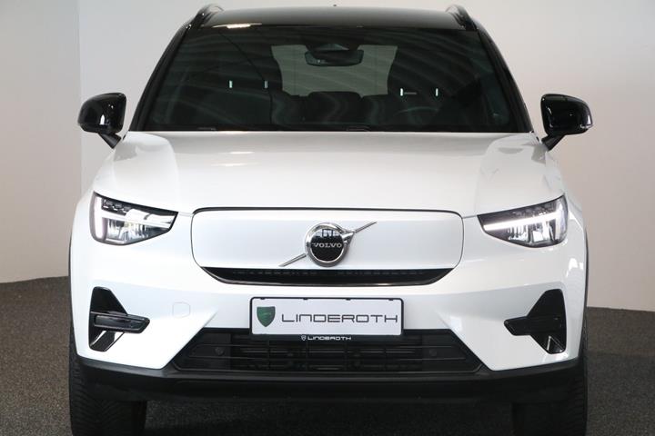 Hvid Volvo XC40 fra 2024