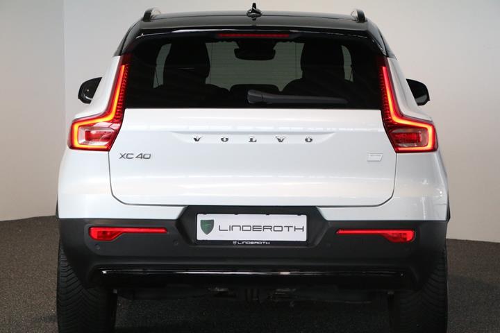 Hvid Volvo XC40 fra 2024