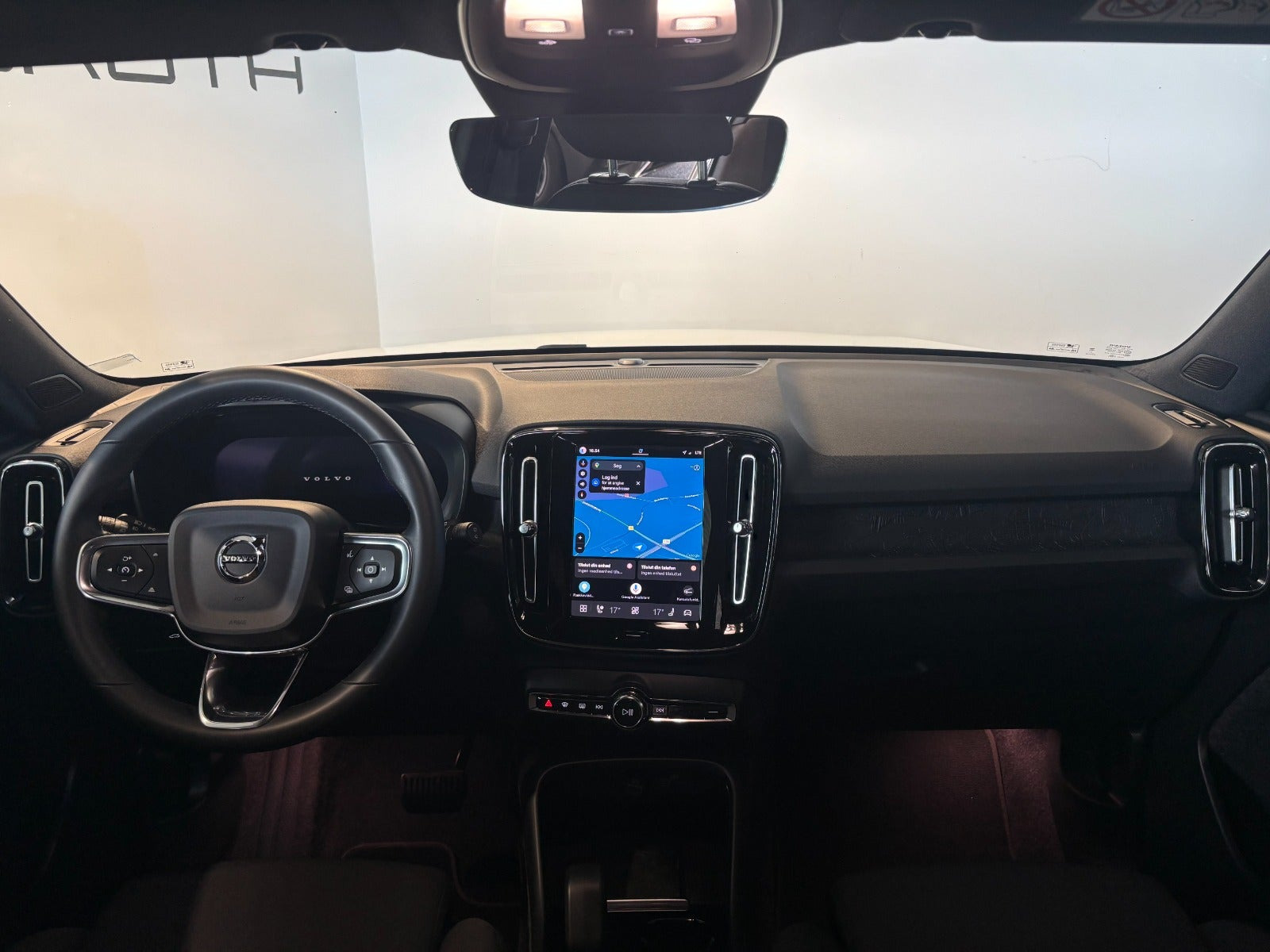 Hvid Volvo XC40 fra 2024