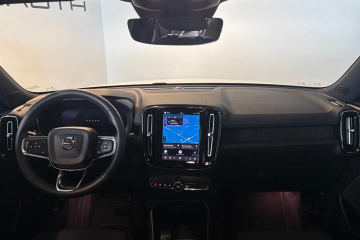 Hvid Volvo XC40 fra 2024