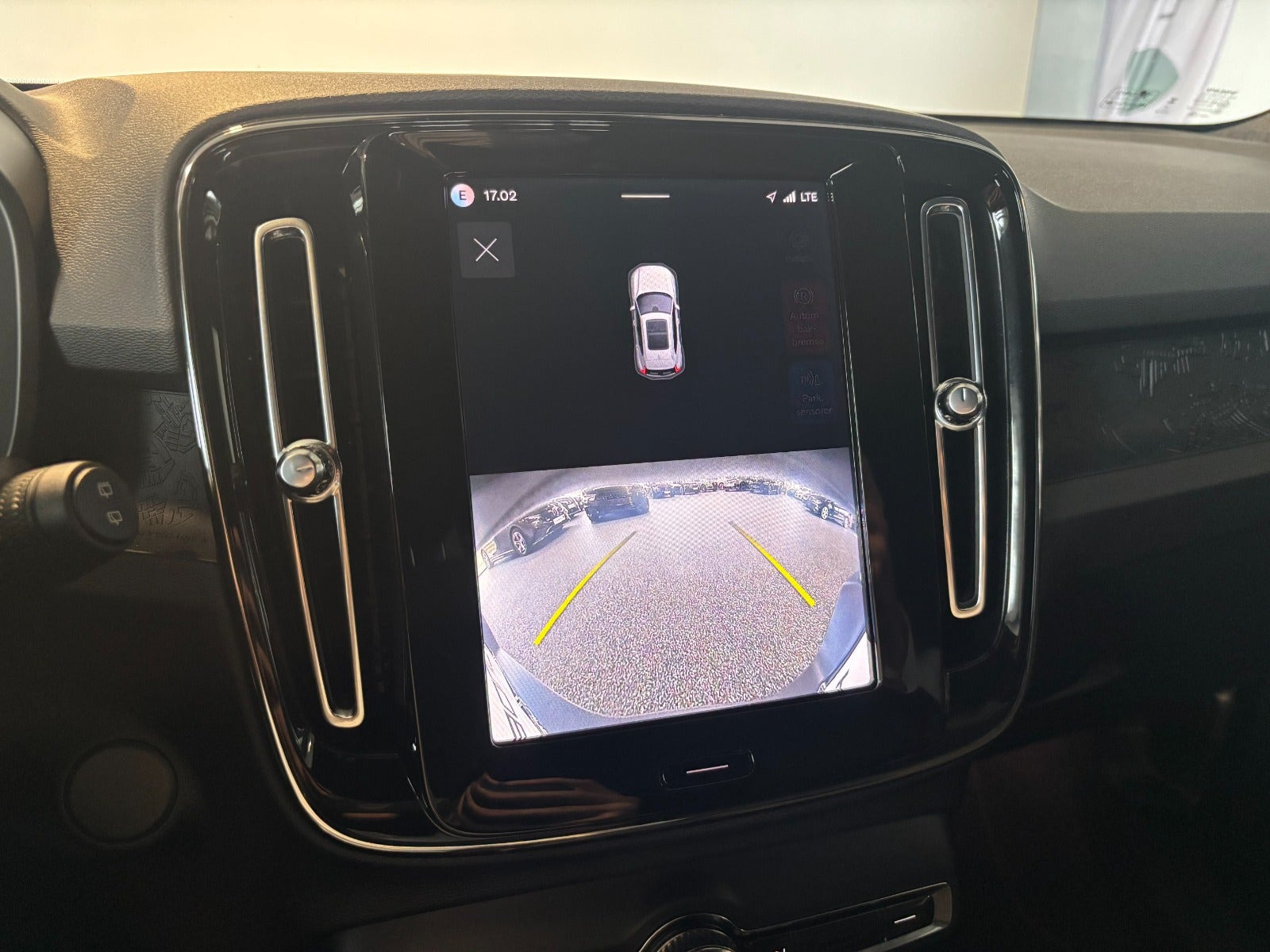 Hvid Volvo XC40 fra 2024