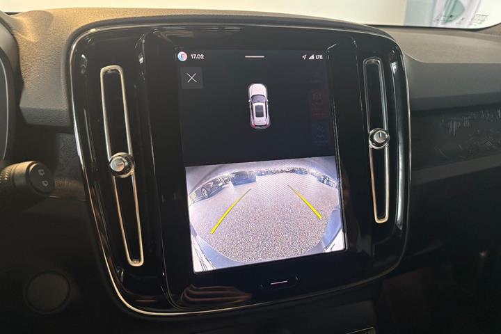 Hvid Volvo XC40 fra 2024