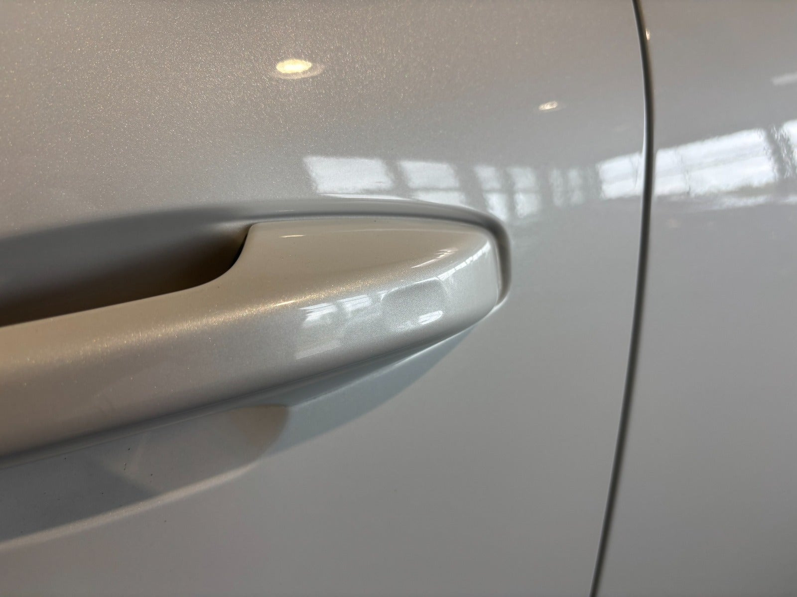 Hvid Volvo XC40 fra 2024