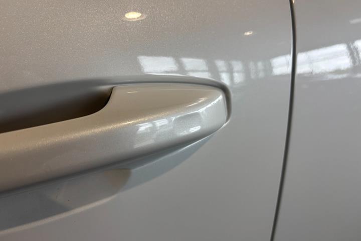 Hvid Volvo XC40 fra 2024