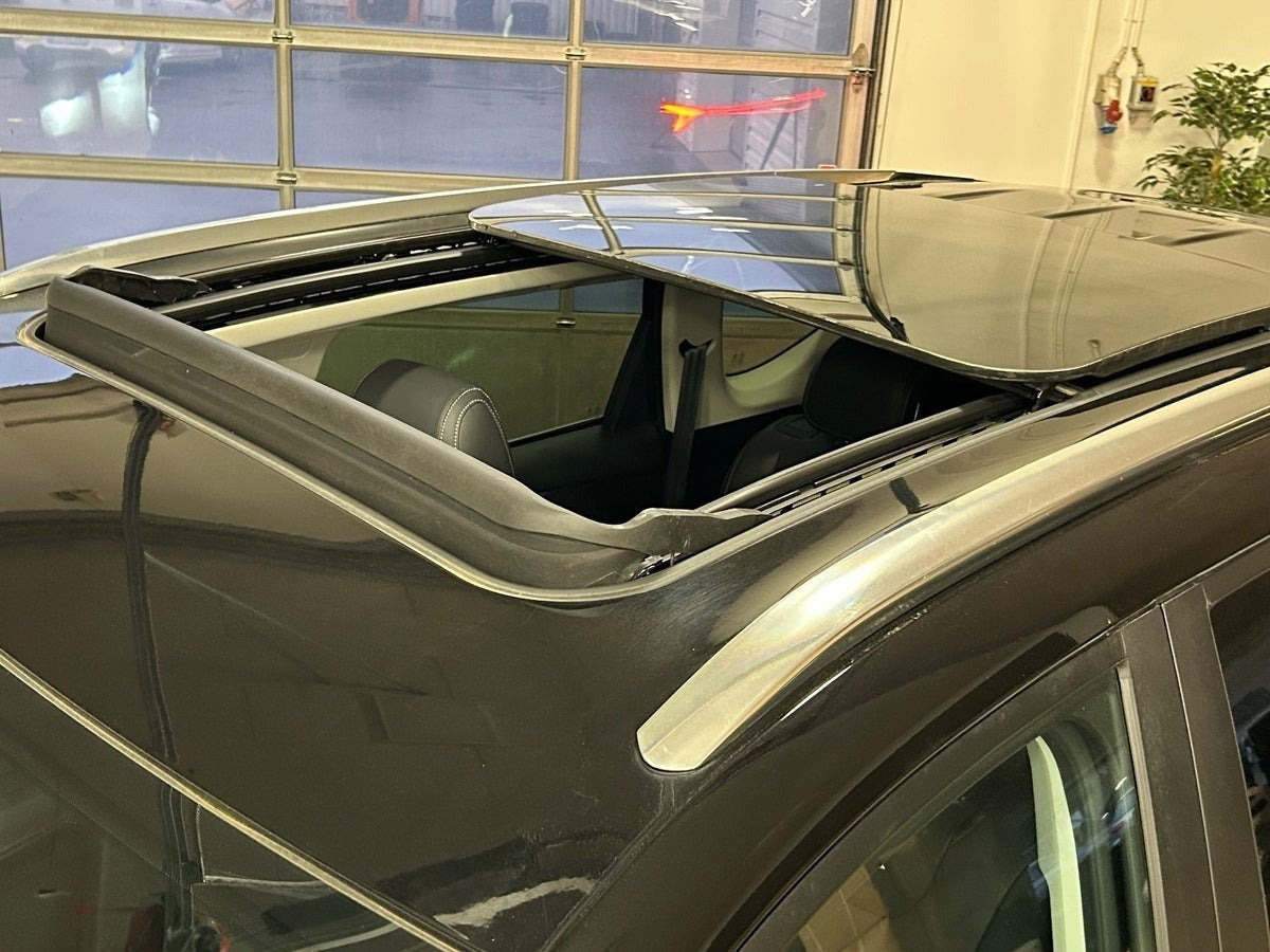 Sort Maxus Euniq6 fra 2024