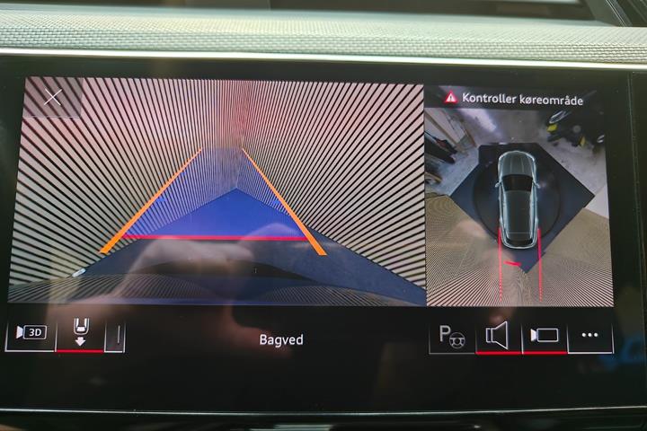 Blå Audi Q8 e-tron fra 2024