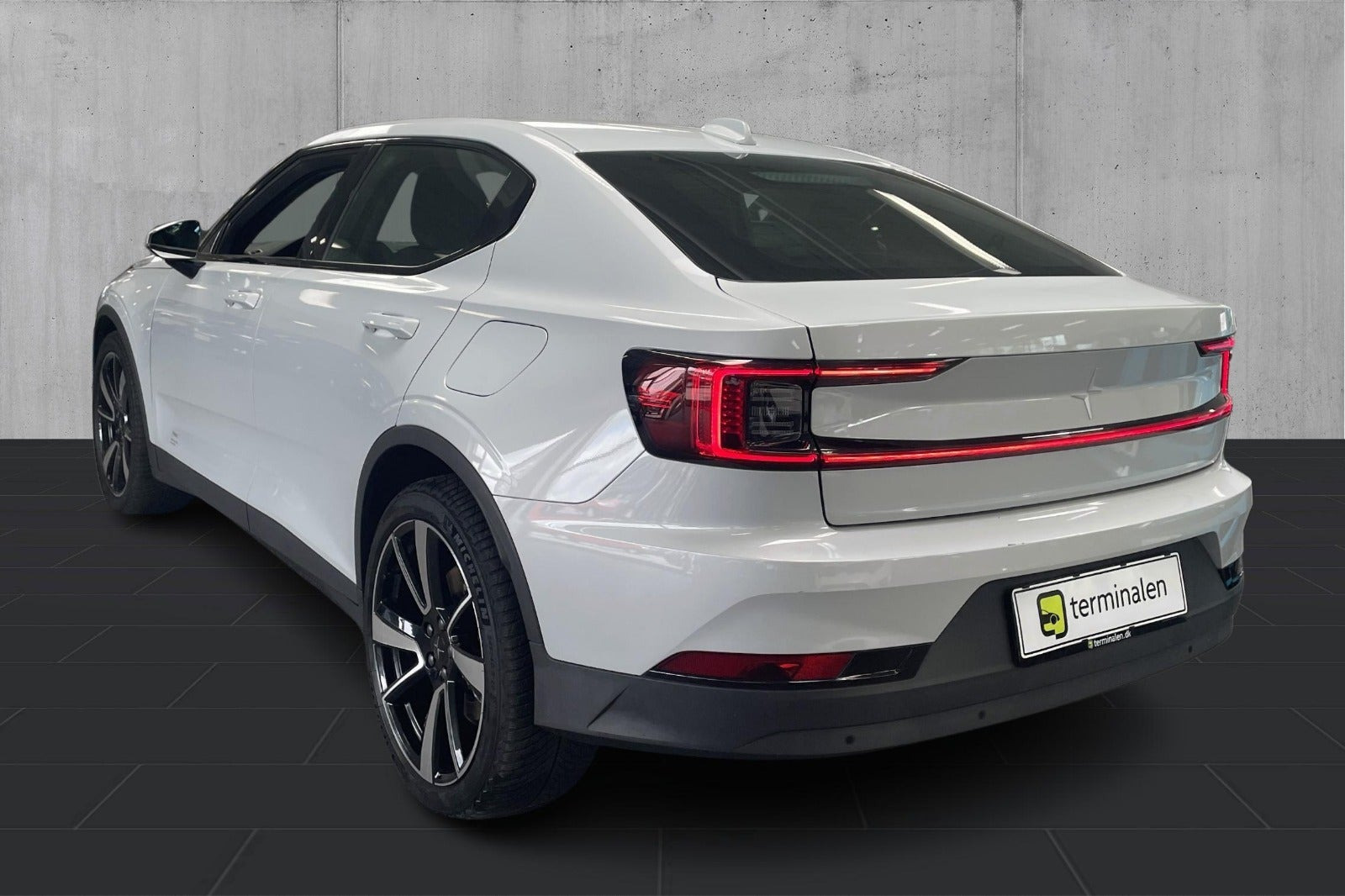 Grå Polestar 2 fra 2023