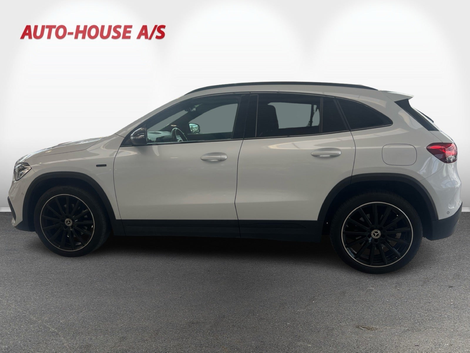 Hvid Mercedes GLA250 e fra 2021