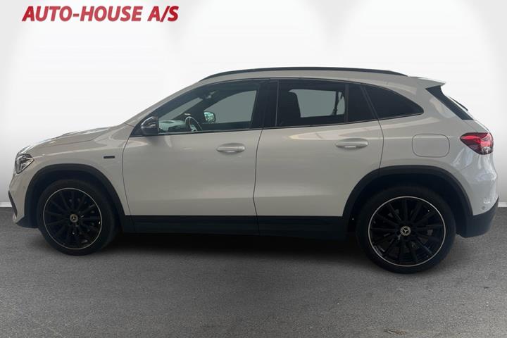 Hvid Mercedes GLA250 e fra 2021