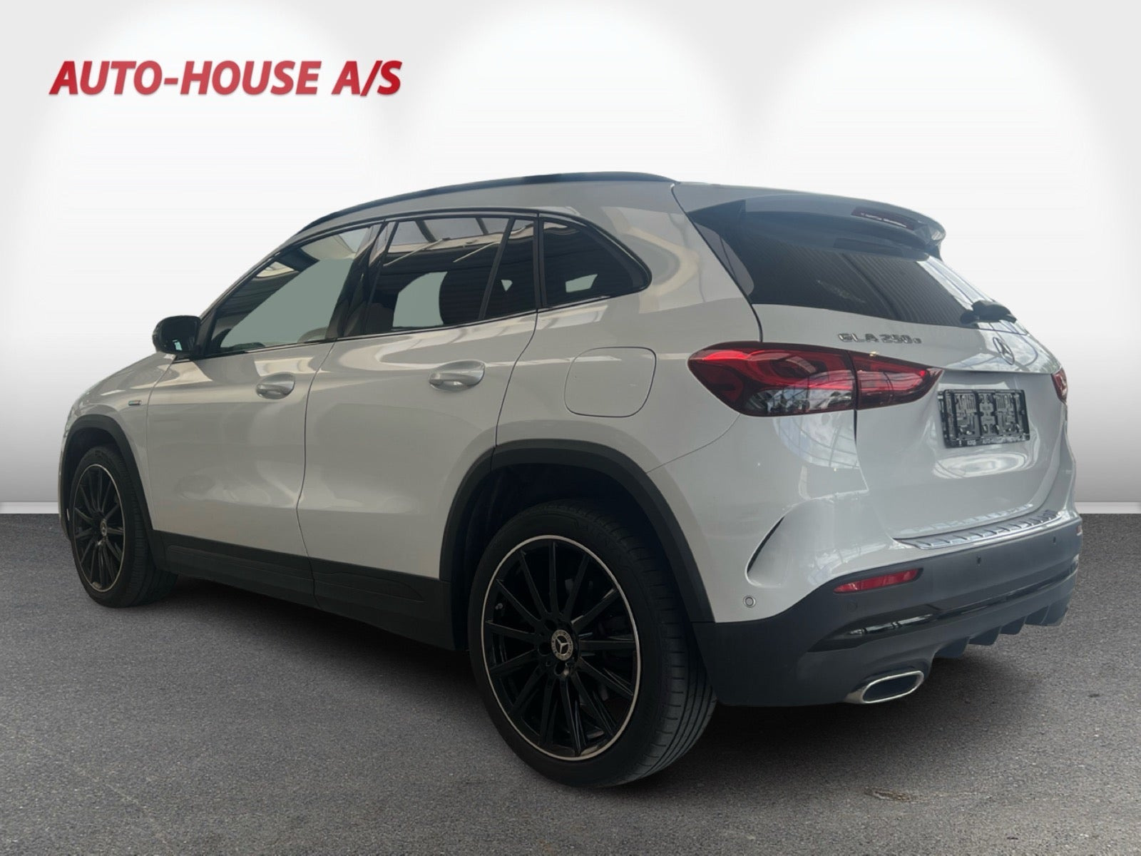 Hvid Mercedes GLA250 e fra 2021