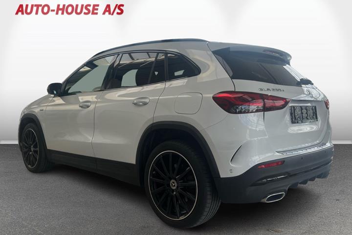 Hvid Mercedes GLA250 e fra 2021