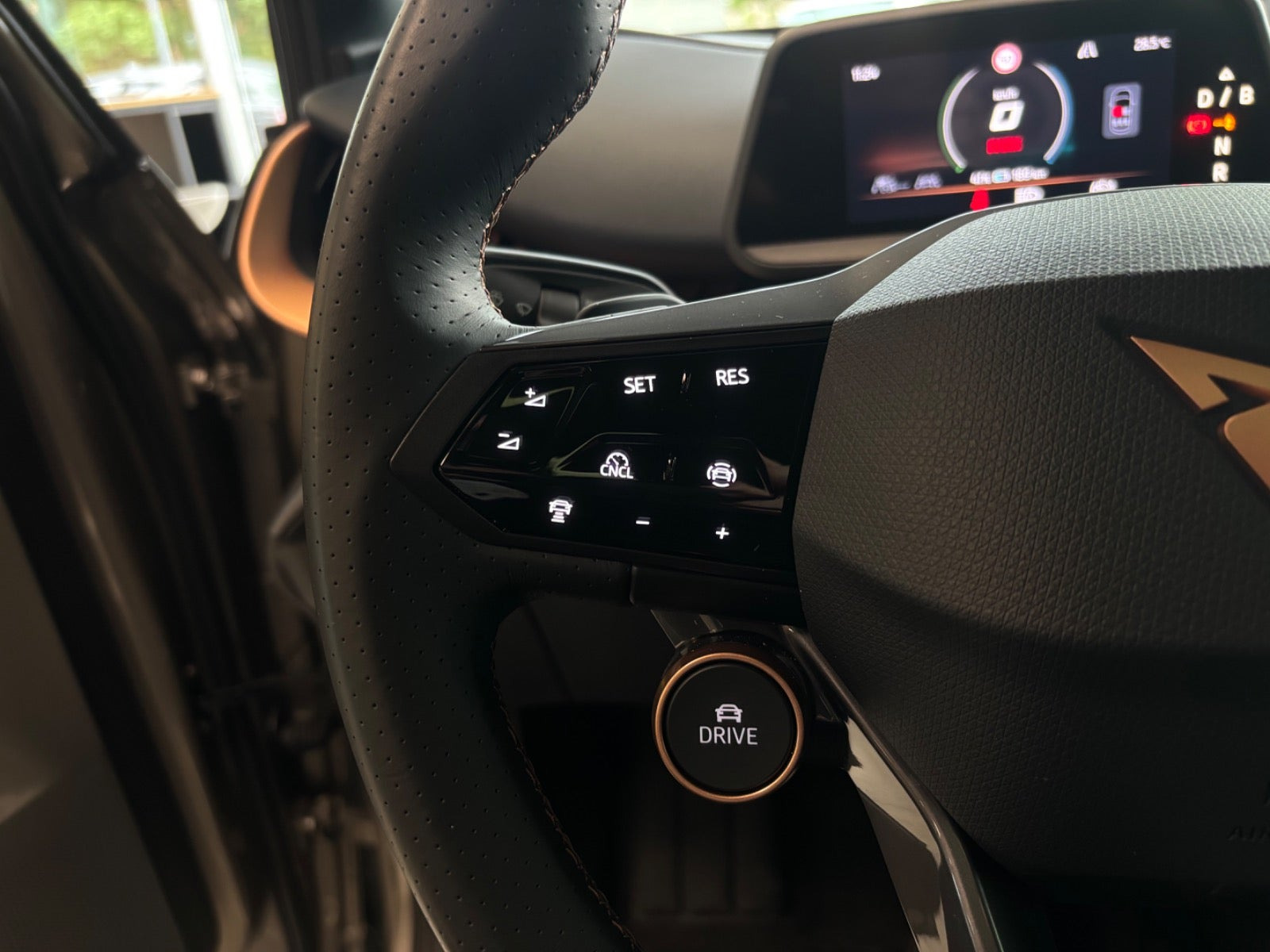 Orange Cupra Tavascan fra 2024