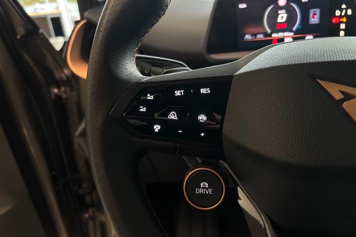 Orange Cupra Tavascan fra 2024